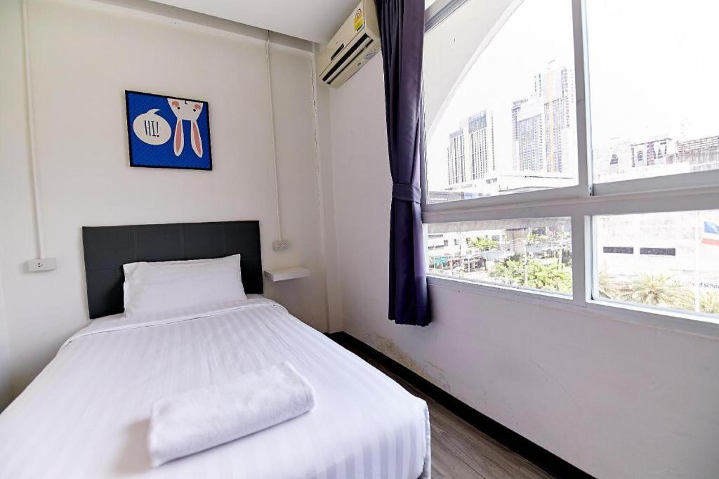 The Rabbit'S Hole Hostel Bangkok Kültér fotó
