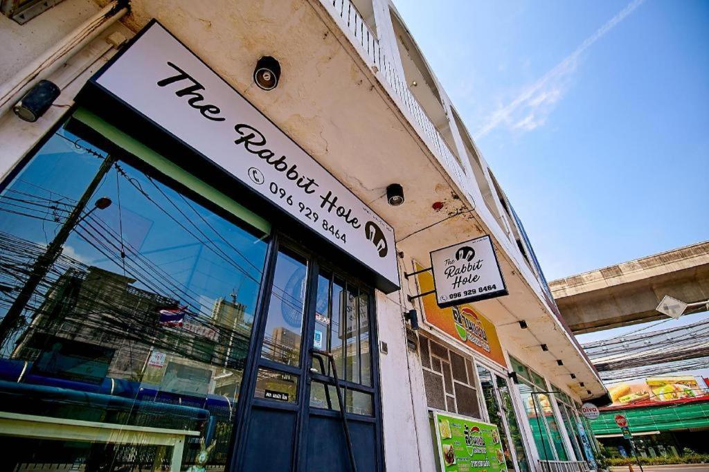 The Rabbit'S Hole Hostel Bangkok Kültér fotó